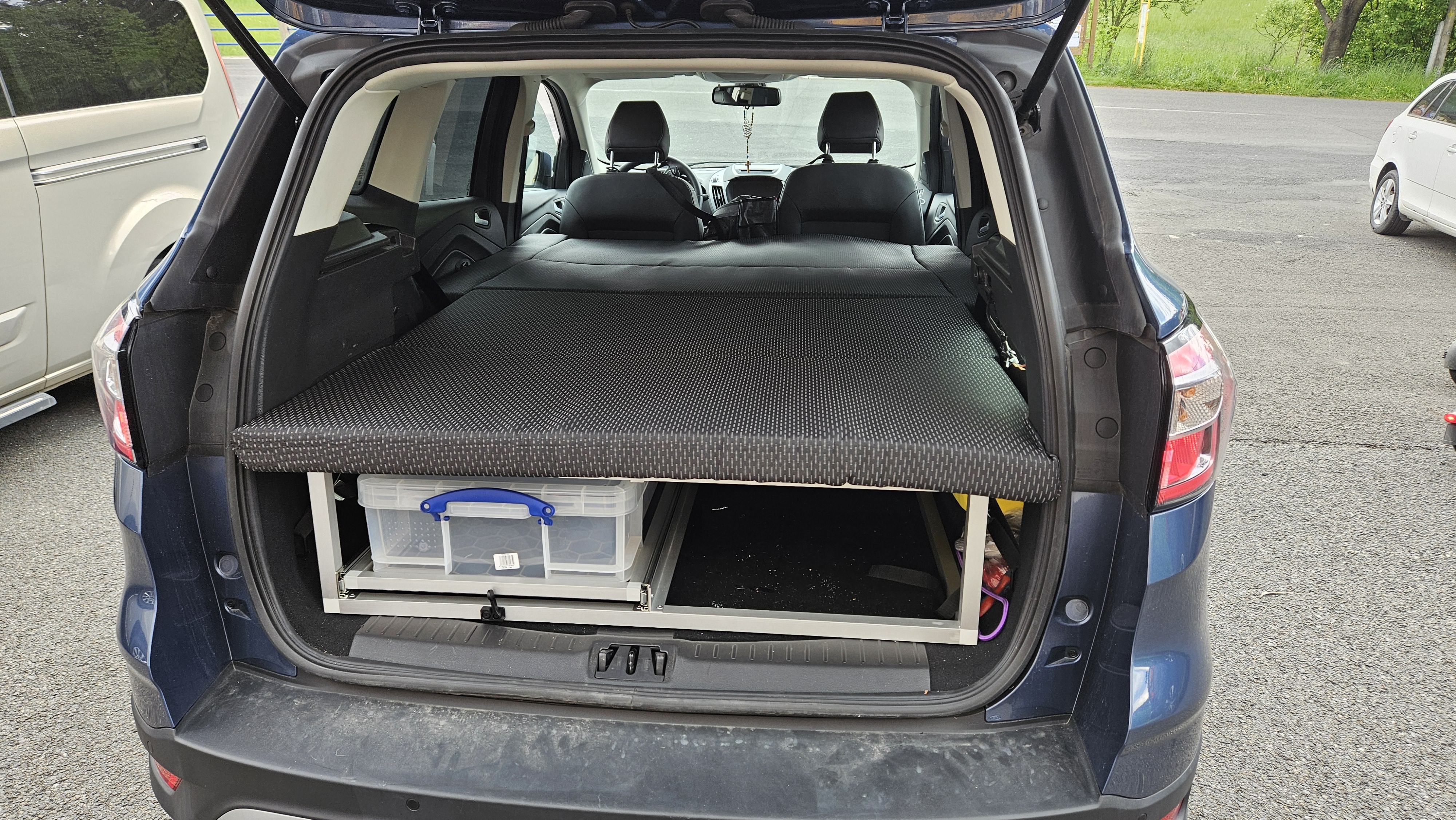 Ford Kuga postel